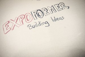 Handgeschriebener Slogan 'EXPOFORMER - Building Ideas' auf hellem Hintergrund